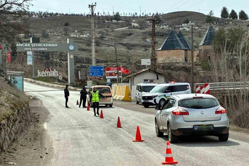 Erzincan’da bayram trafiğinde güvenlik uygulaması