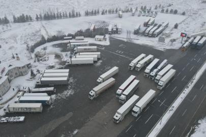 Erzincan’da kar yağışı ulaşımı aksattı
