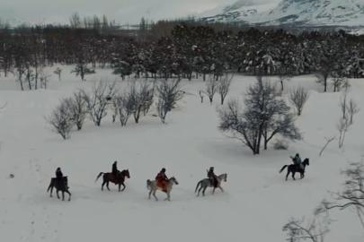 Erzincan’da sınırları zorlayan kış macerası: Atlı snowboard safarisi