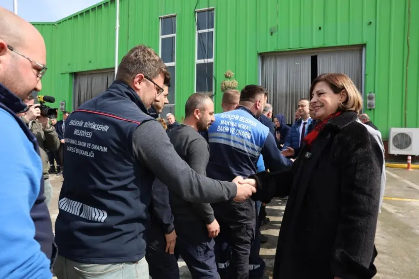 Eskişehir'de Başkan Ünlüce personelle bayramlaştı