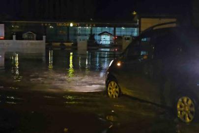 Hasköy’de sağanak ve eriyen kar su baskınlarına neden oldu