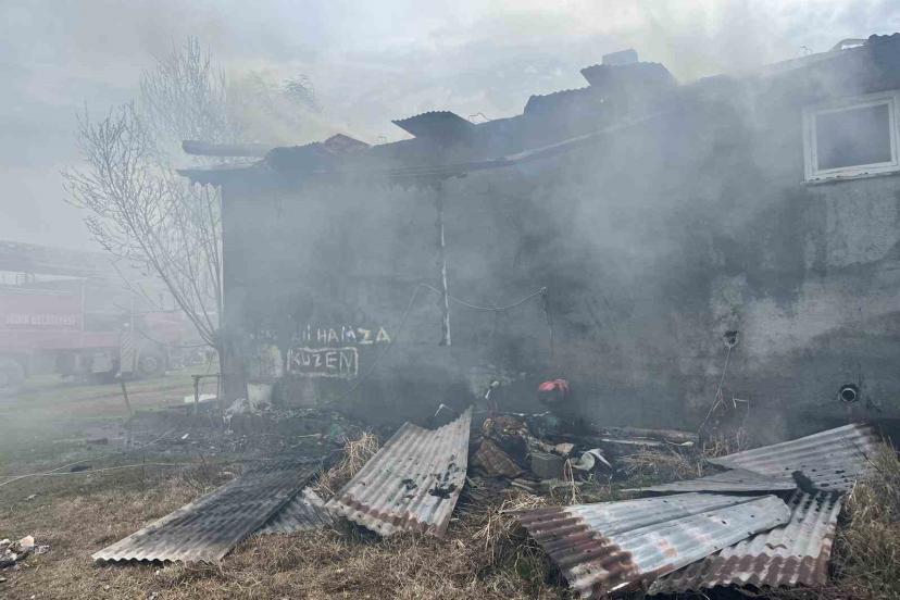 Iğdır’da çıkan yangında ev küle döndü