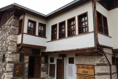 İki asırlık Emiroğlu Konağı tarihe ışık tutuyor