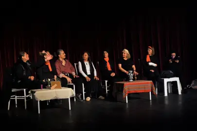 İzmir Bornova’da kadınların hikâyeleriyle sahneye taştı