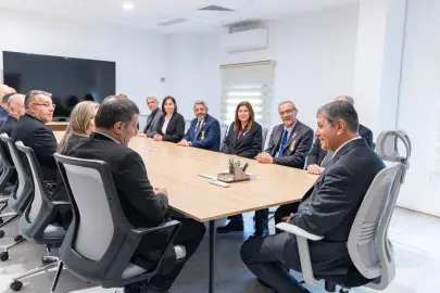 İzmir'de şehit aileleri derneklerinden Başkan Tugay’a ziyaret