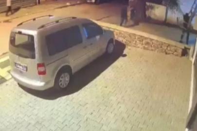 Kadıköy'de soygun dehşeti. Merdivenle girdikleri evdeki iki kadını bağlayıp altınları çaldılar