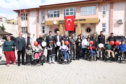 Kahramanmaraş'ta hayırsever polis memurundan özel öğrencilere anlamlı destek