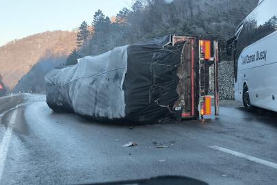 Kara yolunda 3 ayrı kaza: 10 yaralı 
