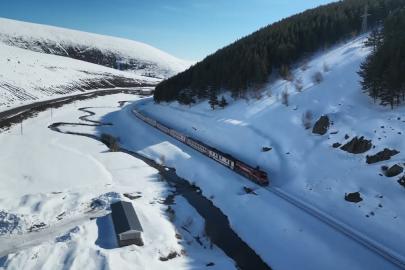 Kars’ta Doğu Ekspresi’ne yoğun ilgi: Vatandaşlar bayram tatili için masalsı yolculuğu tercih ediyor