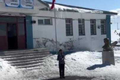 Kars’ta küçük yürekten büyük gurur: 2. sınıf öğrencisi İstiklal Marşı’nın 10 kıtasını ezbere okudu, video viral oldu