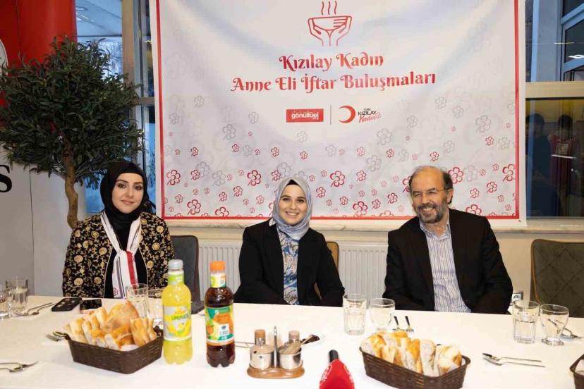 Kızılay Kadın’dan anlamlı iftar: Yetimler unutulmadı