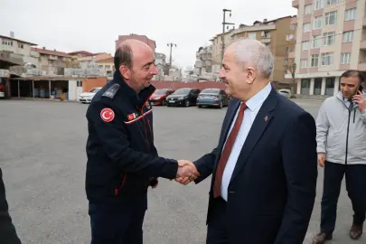 Kocaeli Gebze’de bayram öncesi kamu personeline ziyaret