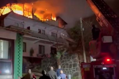 Kocaeli'de 2 katlı evde yangın. Alevler geceyi aydınlattı