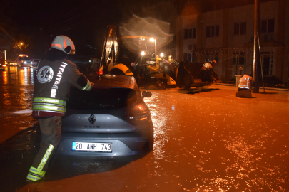 Manisa'da sağanak hayatı olumsuz etkiledi