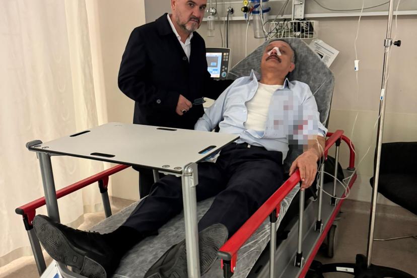 Öğrenci yakını, okul müdürünü dövdü