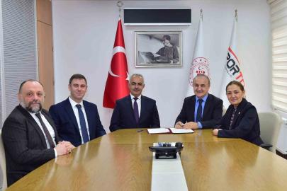 Oltu’ya dev yatırım: Modern spor salonu için imzalar atıldı