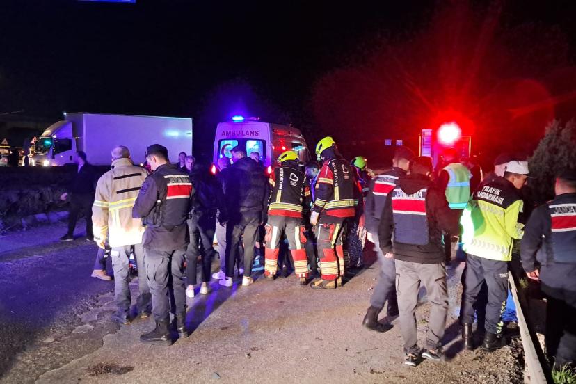 Otomobil şarampole devrildi: 1 ölü, 6 yaralı