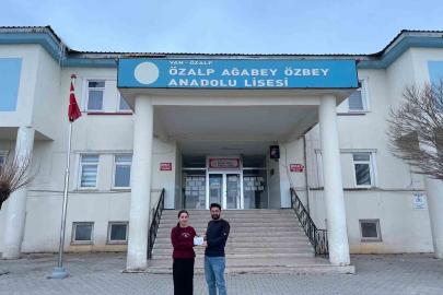 Özalp’te kitap okuma sınavında dereceye girenlere ödülleri verildi