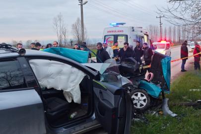 Sakarya'da iftar vakti feci kaza. Otomobile ok gibi saplandı, 1 ölü