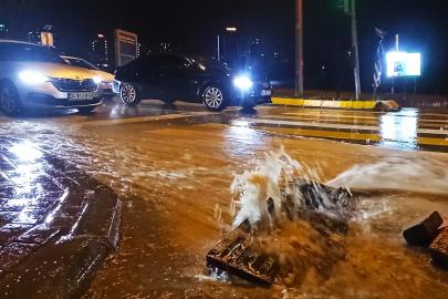 Şanlıurfa'yı sağanak vurdu. 4 ilçede okullar tatil edildi