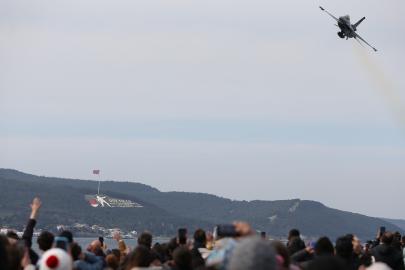 SOLOTÜRK'ten Çanakkale'de nefes kesen gösteri uçuşu
