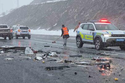 Tatvan’daki feci kazada karı koca hayatını kaybetti