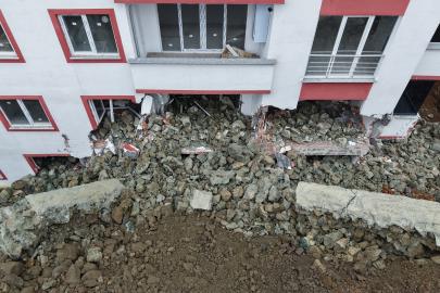 Trabzon'da istinat duvarı çöktü. 9 katlı binada hasar