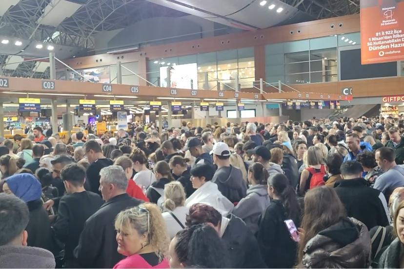 Uçuşlara hava muhalefeti engeli: Sabiha Gökçen'de 127 sefer iptal edildi