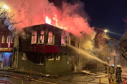 Üsküdar'da iki metruk binada yangın