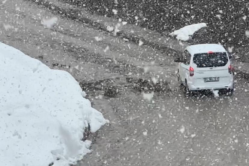 Yüksekova’da kar yağışı ve sis