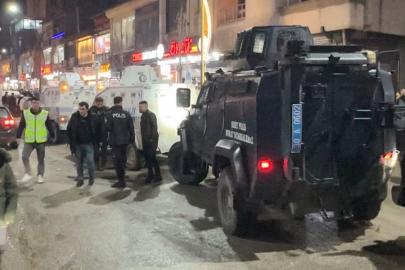 Yüksekova’da taşlı sopalı kavga: 1’i polis 2 yaralı
