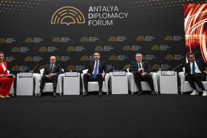 ADF'de küresel enerji paneli düzenlendi