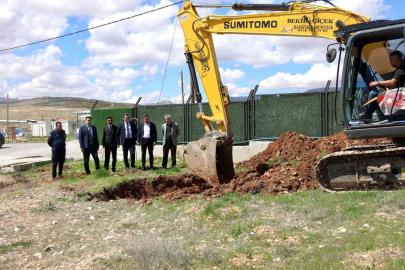 Akçadağ’da  112 Acil Sağlık İstasyonu için ilk kazma vuruldu