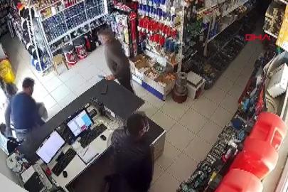 Antalya açıklarında 4.7 büyüklüğünde deprem; Demre'deki sarsıntı anı kamerada