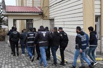 Ardahan merkezli 5 ilde "rüşvet ve görevi kötüye kullanma" operasyonu: 7 kişi tutuklandı
