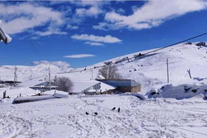 Aşkale’de nisan ayında kar sürprizi: Baharda kar yağışı etkili oldu