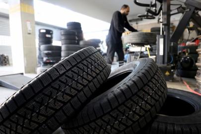 Bakanlık duyurdu. Kış lastiği takma zorunluluğu ne zaman bitecek?