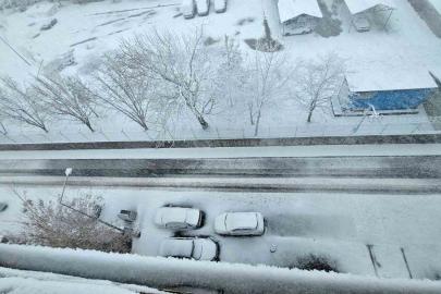 Bitlis’te kar sürprizi: Nisan ayında kent beyaza büründü