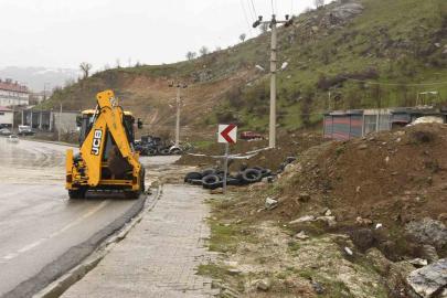 Bitlis’te yağışlardan dolayı toprak kayması meydana geldi