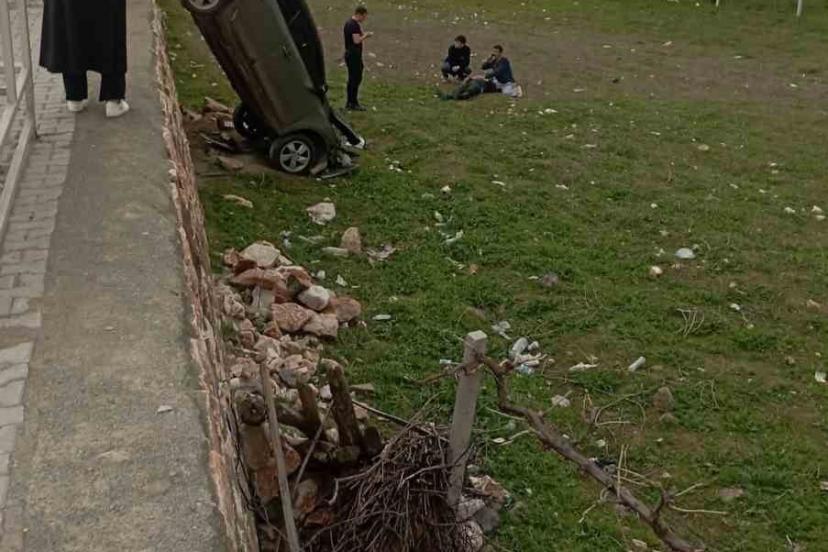 Elazığ’da otomobil şarampole uçtu: 1 yaralı