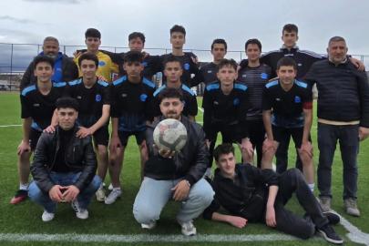 Erzincan Fen Lisesi futbol takımı il birincisi oldu