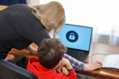 Güçlü aile ilişkileri dijital risklere karşı koruyucu