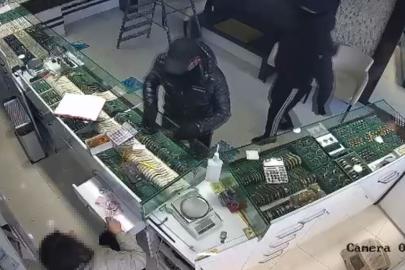 İşletme sahibinin çığlıkları, soyguncuları geri püskürttü