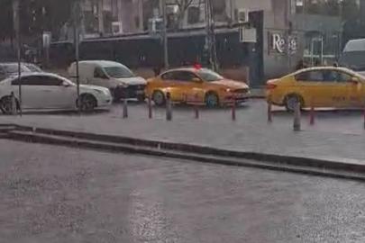 İstanbul'da dolu sürprizi. Dakikalar içinde beyaza döndü