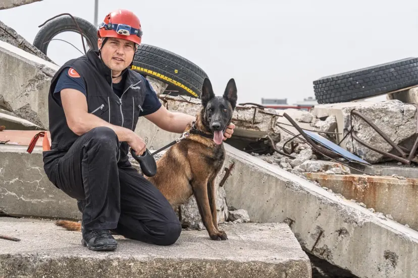 İzmir'de Momo enkaz için eğitiliyor