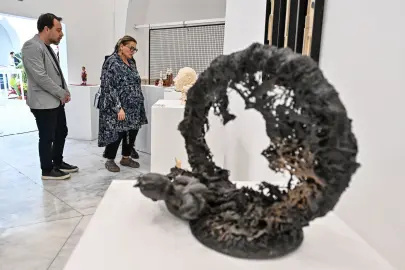 İzmir'de seramikle görünür kılınan sessiz çığlıklar