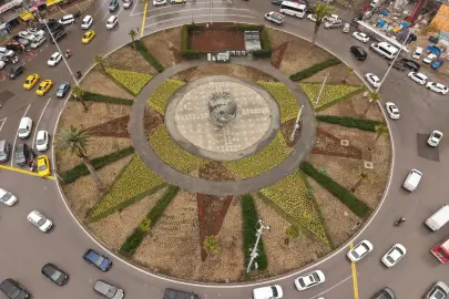 İzmir’in kalbi çiçek açtı