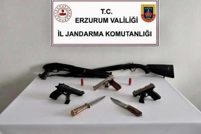 Jandarmadan operasyon: 2 şahıs ve çok sayıda silah yakalandı