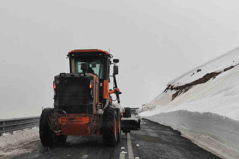 Kapalı olan Ardahan-Ardanuç kara yolu ulaşıma açıldı