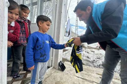 Karayazı Kaymakamı Titiz’den çocuklara anlamlı sürpriz